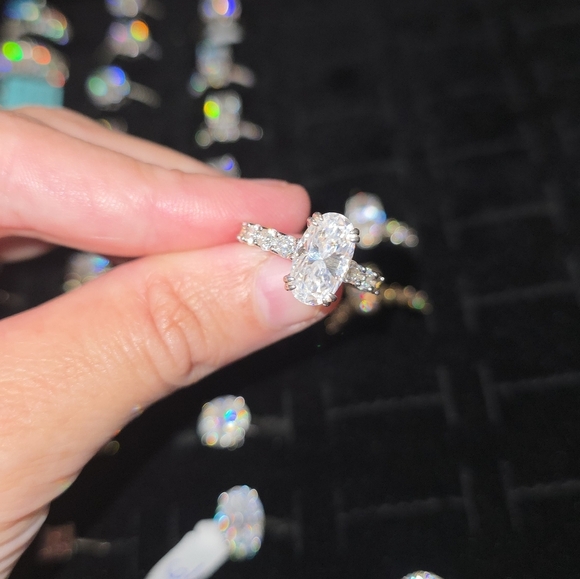 4.88cttw Moissanite Oval Cut Engagement Ring. SOLID SILVER S925 - Picture 5 of 11